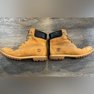 Timberland Women’s size 9 Wheat Nubuck waterproof boots